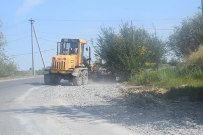 В Белой Калитве на дорогу высыпали 150 тон щебня