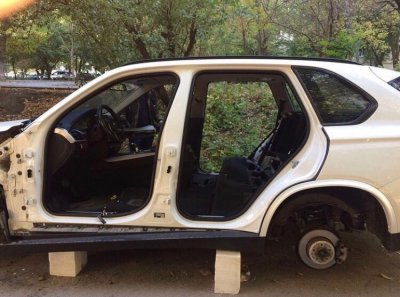 Оставили только кузов: в Ростове полностью «раздели» BMW X5