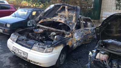 Возможно, поджог: ночью в Аксае сгорел легковой автомобиль