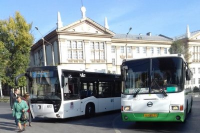В Ростове на площади Народного ополчения столкнулись два автобуса
