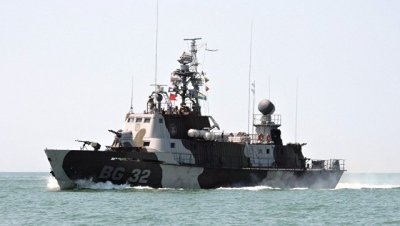 "Древняя баржа": в Сети высмеяли "мощнейший" корабль ВМС Украины