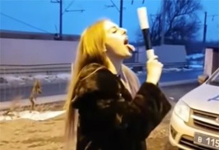23-летняя девушка заглотила жезл на посту ДПС в Ростове, сняв процесс на видео