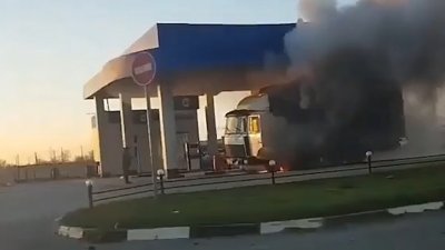 На заправке в Ростовской области загорелся грузовик