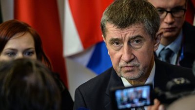 Премьер Чехии хочет предложить отдать бедным странам часть оружейных денег