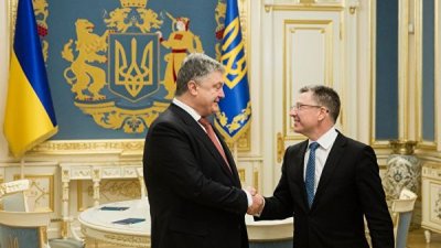 Порошенко и Волкер обсудили сотрудничество в сфере безопасности и обороны