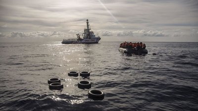 Испания может принять судно Open Arms с 300 мигрантами на борту