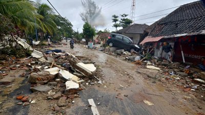Путин выразил соболезнования президенту Индонезии в связи с цунами