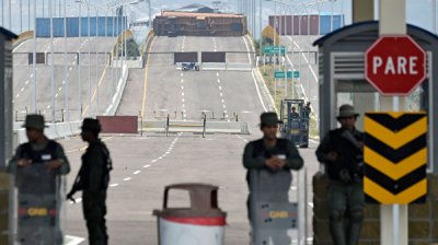 Венесуэла закрыла три моста на границе с Колумбией