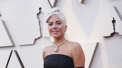 Леди Гага пришла на "Оскар" в ожерелье с бриллиантом за $40 миллионов