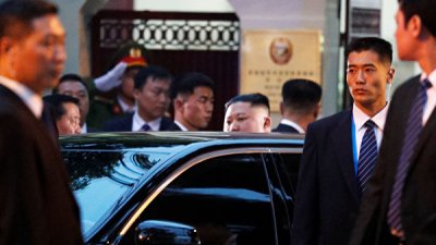 Ким Чен Ын прибыл в посольство КНДР в Ханое