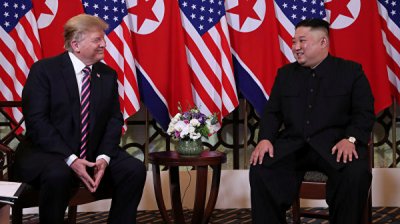 Встреча Трампа и Ким Чен Ына один на один завершилась