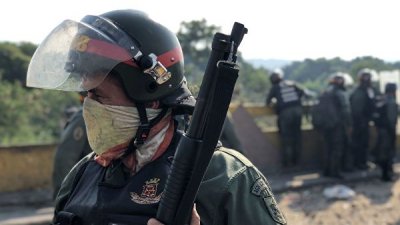 Венесуэла рассказала, когда сможет открыть мосты на границе с Колумбией