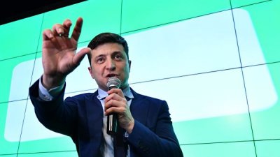 СМИ нашли связь между роликами про Зеленского и пиар-агентством Порошенко