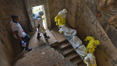 Число погибших из-за вируса Эболы в ДРК с лета превысило 900 челове
