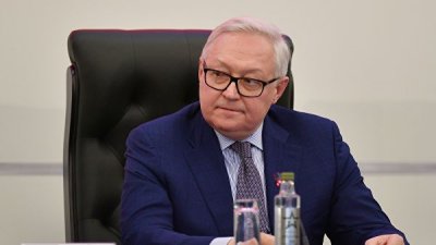 Россия намерена обсудить ДСНВ на консультациях с Томпсоном, заявил Рябков