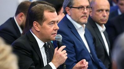 Медведев прокомментировал отмену телемоста с Украиной