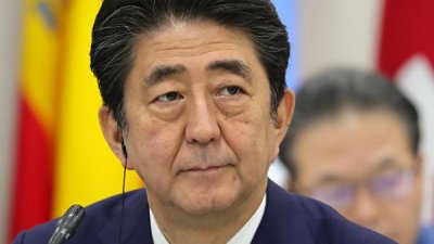 Абэ хочет провести референдум по поправкам к конституции до окончания срока