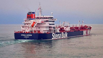 Владельцы задержанного Ираном танкера оказывают поддержку семьям экипажа