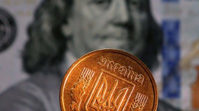 Зеленского попросили сделать доллар национальной валютой