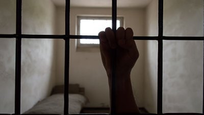 В Казахстане семь сотрудников колонии арестовали из-за пыток осужденных