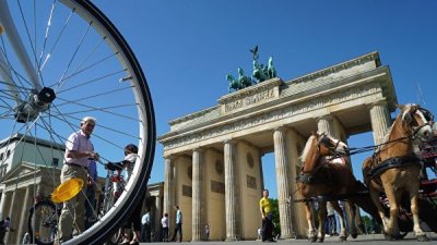 В Германии аттракцион закрыли из-за сходства со свастикой, сообщили СМИ