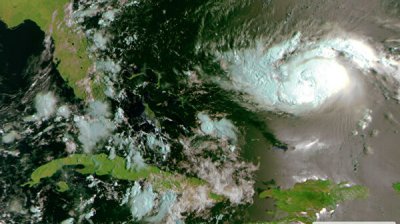 Ураган "Дориан" снизился до четвертой категории