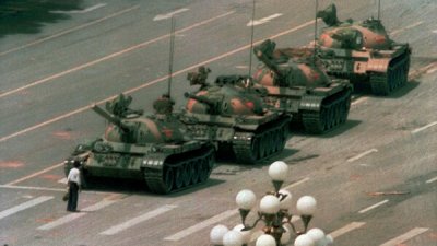 Умер фотограф, снявший "Неизвестного бунтаря" на площади Тяньаньмэнь