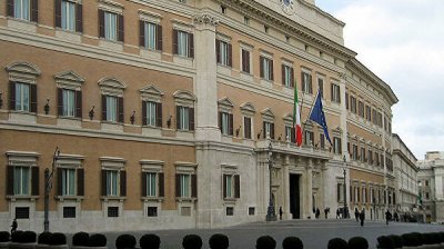 Парламент Италии принял закон о сокращении числа депутатов на 345 человек