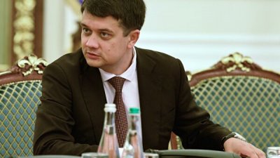 Съезд "Слуги народа" поддержал отставку Разумкова с должности главы партии