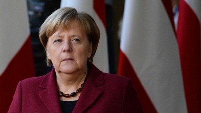 Меркель: высылка российских дипломатов не повлияет на саммит в Париже
