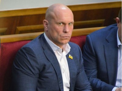 Украинский депутат в переписке назвал премьера гомиком