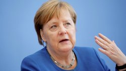 Меркель призвала расследовать ситуацию с исчезнувшими масками