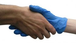 Врач оценил эффективность перчаток для защиты от коронавируса