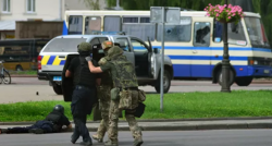 На месте захвата заложников в Луцке снова слышны выстрелы, сообщили СМИ