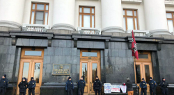 Мужчину с гранатой задержали у офиса президента в Киеве