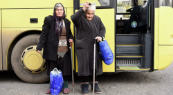 Миротворцы сопроводили 34 автобуса с беженцами в Степанакерт