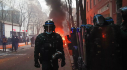 Полиция применила слезоточивый газ на акции протеста в Париже