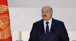 Лукашенко раскритиковал чиновников, "спрятавшихся под плинтус"