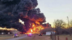 В Техасе при столкновении поезда с грузовиком прогремел взрыв