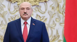Лукашенко лишил более 80 бывших военнослужащих званий