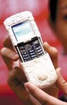 Мобильный телефон в слоновой кости