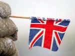 Британцы гордятся флагом, королевой и Джеймсом Бондом