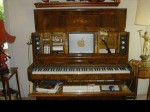 Цифровая студия звукозаписи в старинном пианино