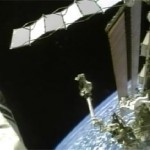 Неполадки задержали астронавтов в открытом космосе