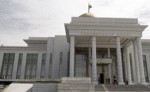 Власть в Туркмении временно переходит к председателю парламента
