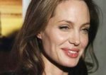 Анджелина Джоли усыновляет малыша из Вьетнама