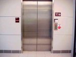 Министр пролетел три этажа в сломавшемся лифте