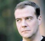 Медведев предлагает наказывать недобросовестных медиков рублем