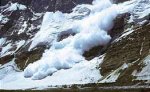 В Таджикистане в результате схода лавины заблокированы 70 человек