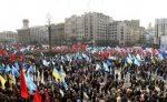 В Киеве сторонники Януковича мешают установке сцены "Нашей Украины"